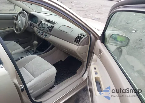 2004 Toyota Camry Le z USA, uszkodzony, nr VIN 4T1BE32K04U264646